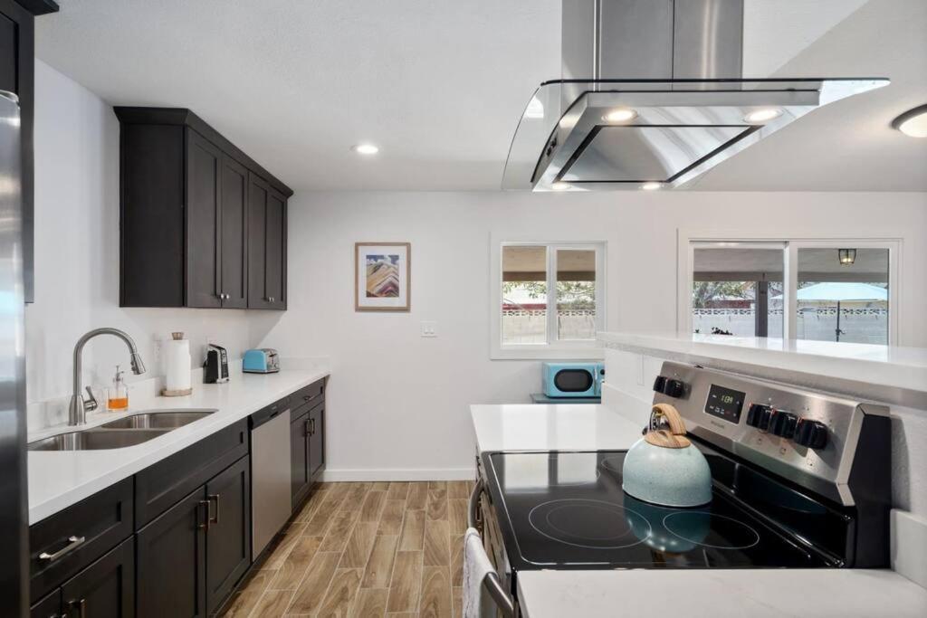 Villa Fab Phx Getaway W/ Pool & Fire Pit Phoenix Exterior foto