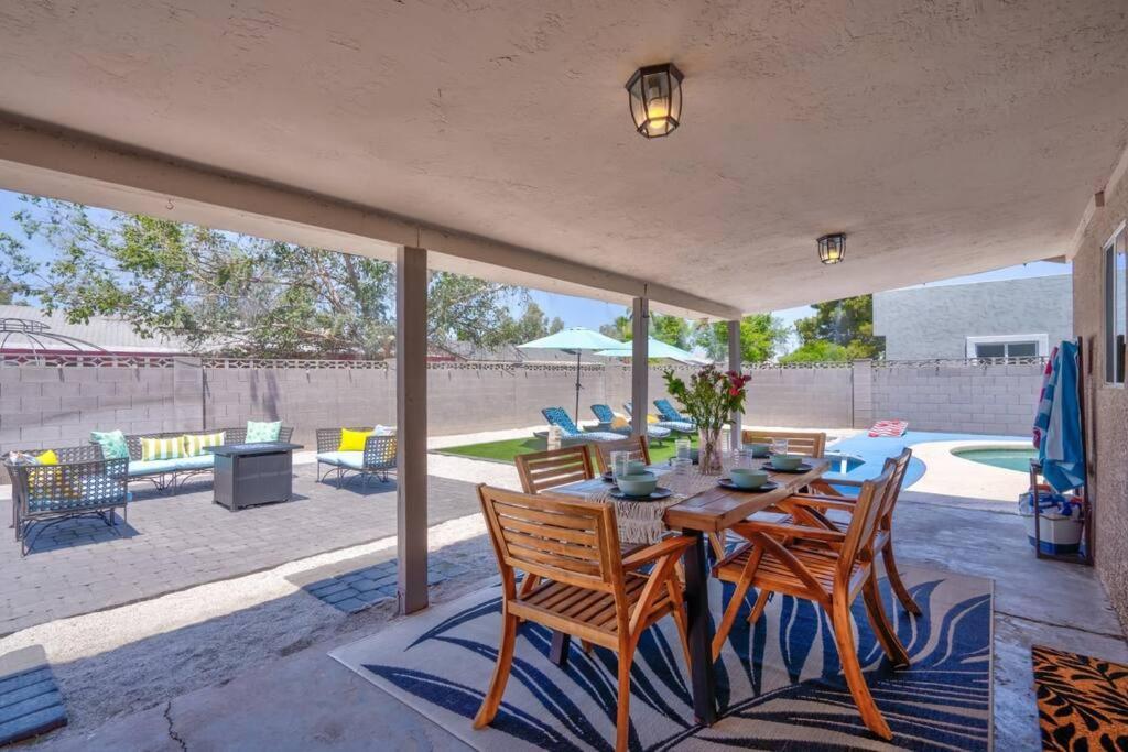 Villa Fab Phx Getaway W/ Pool & Fire Pit Phoenix Exterior foto